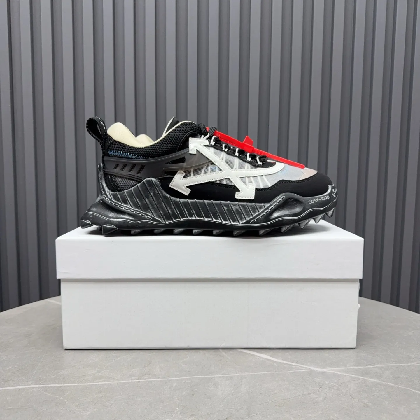 【OFF WHITE】P: 680💰Couple model, Size: Female 35-40; Male 39-44 (customized at 45.46) 2025SS trendy brand OFF WHITE classic popular model, combined outsole, official website original 1:1 developed top-level copy, ️Selected imported high-mercerized matte cowhide splicing breathable mesh ✔️Breathable lining, breathable and comfortable, simple and personalized design, official website rubber outsole.